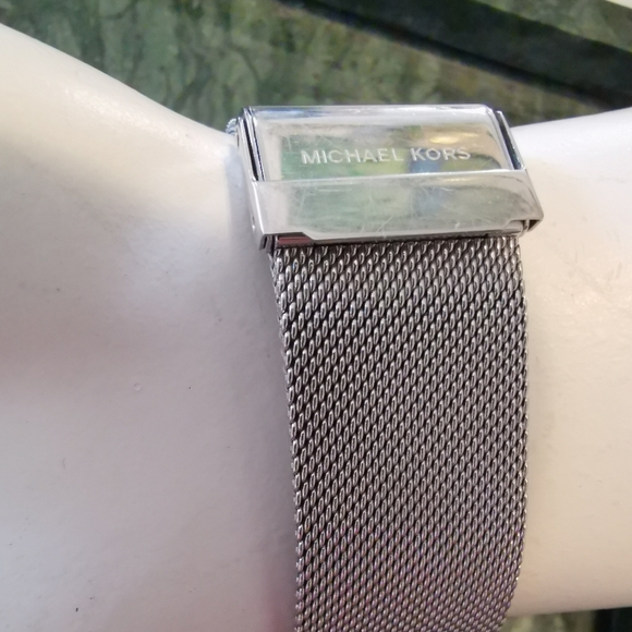 Michael Kors Slim Runway Men's Watch Silver & Gold - Picture 9 of 12